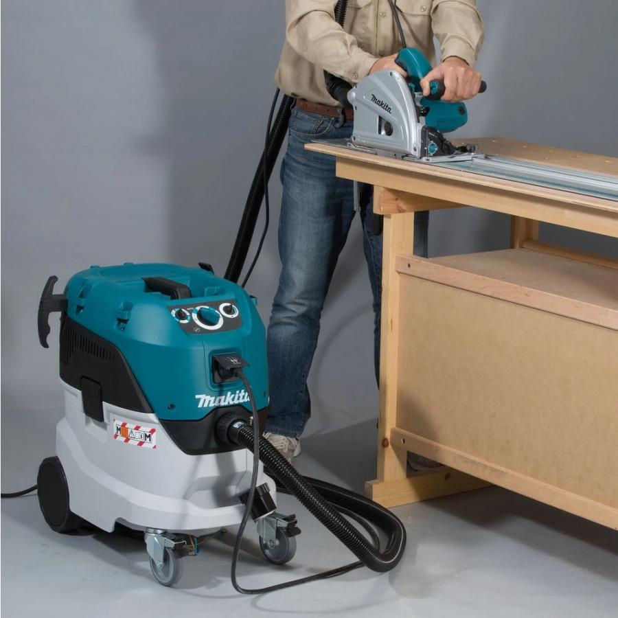 Пылесос Makita VC4210M