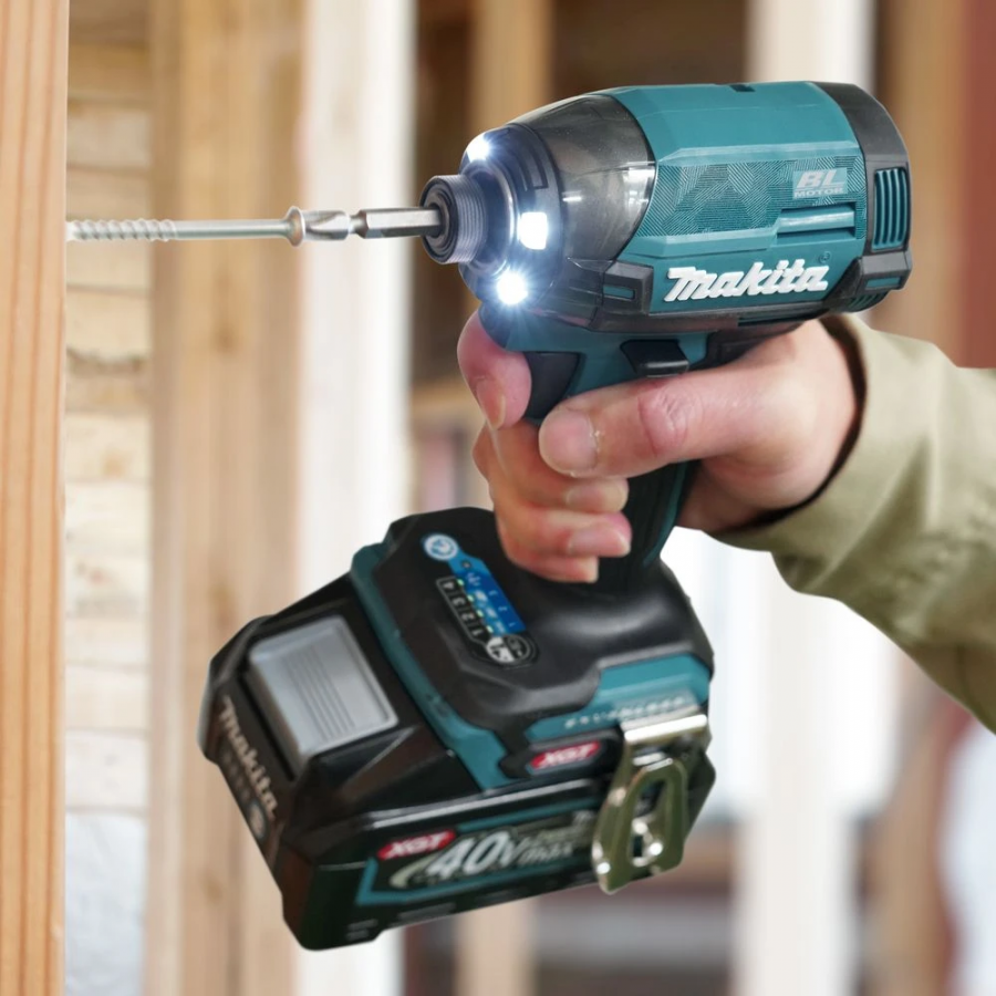Шуруповерт ударный аккумуляторный Makita XGT  TD002GD201