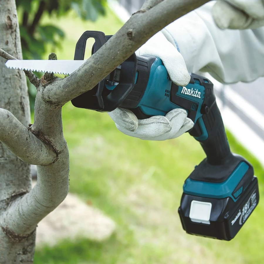Сабельная аккумуляторная пила Makita DJR185RME
